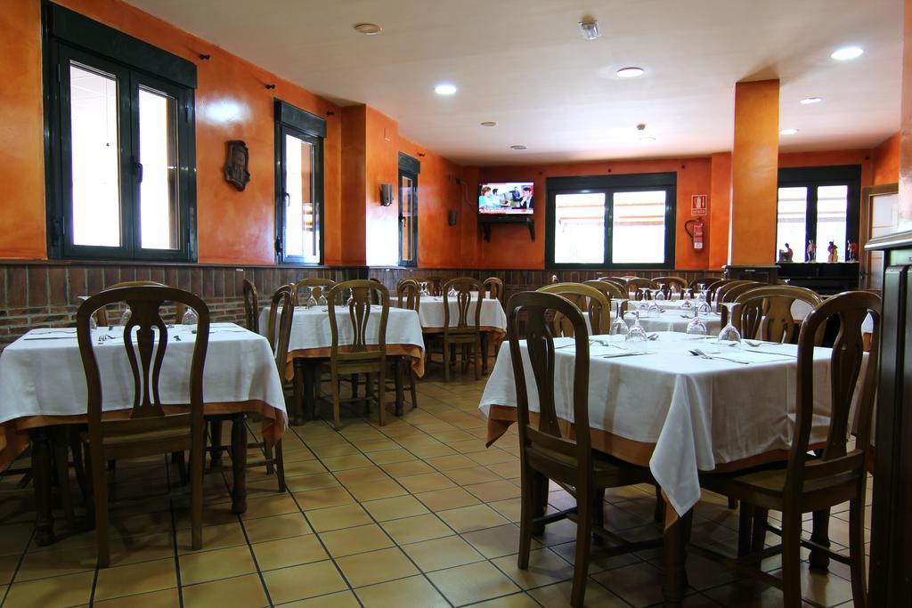 Hotel Rural Hojaranzos Tejeda Del Tietar Exterior photo